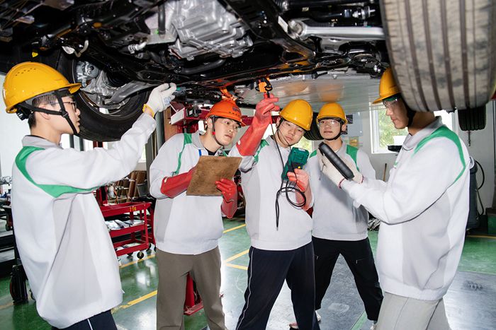 2新能源汽車(chē)制造與檢測(cè)2.jpg 2新能源汽車(chē)制造與檢測(cè)2.jpg